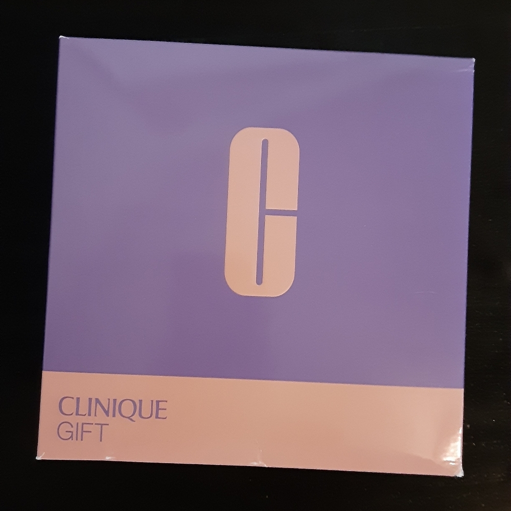 Clinique 7 Piece Skincare Makeup Bundle NIB